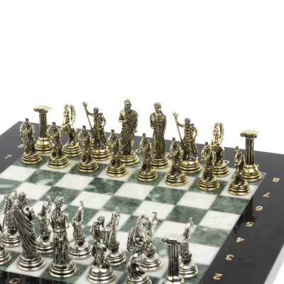 Шахматы подарочные "Римские лучники" 28х28 мрамор шабровский змеевик