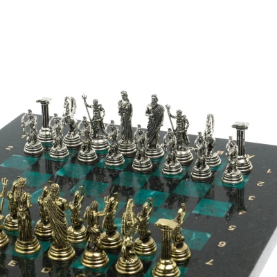 Шахматы "Римские лучники" доска 28х28 см из змеевика