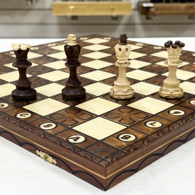 Шахматы деревянные Юниор Вегель с ячейками