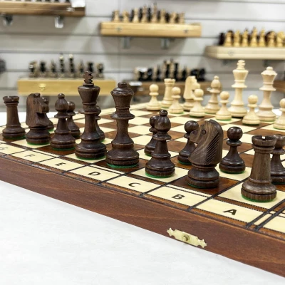 Шахматы деревянные Йовиш Вегель с ячейками