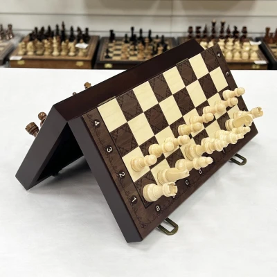 Шахматы деревянные подарочные с магнитами 30 см