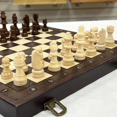 Шахматы деревянные подарочные с магнитами 30 см