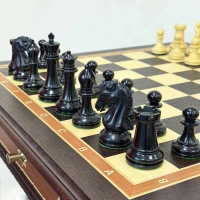 Шахматный стол эксклюзивный Венге с фигурами из самшита Стаунтон Royal