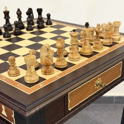 Шахматные стол венге ясень с фигурами из карельской березы Стаунтон