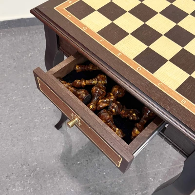Шахматный стол подарочный венге ясень с фигурами из янтаря