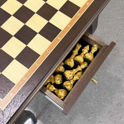 Шахматный стол подарочный венге ясень с фигурами из янтаря