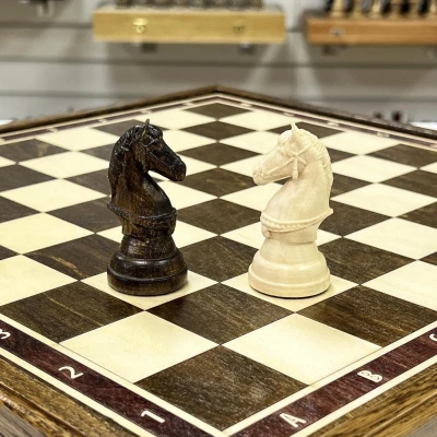 Шахматы в ларце из дуба с фигурами из кавказского граба матовые