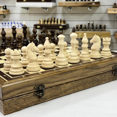 Шахматы в ларце из дуба с фигурами из кавказского граба матовые