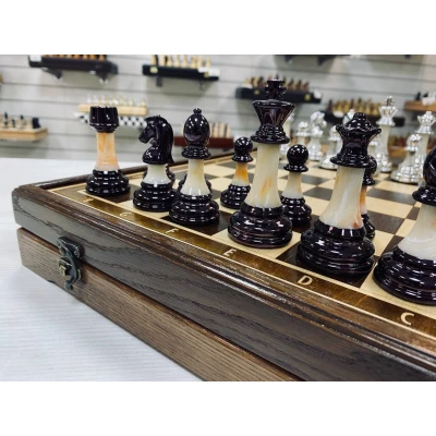 Шахматы подарочные в ларце из дуба с фигурами Итальянский дизайн