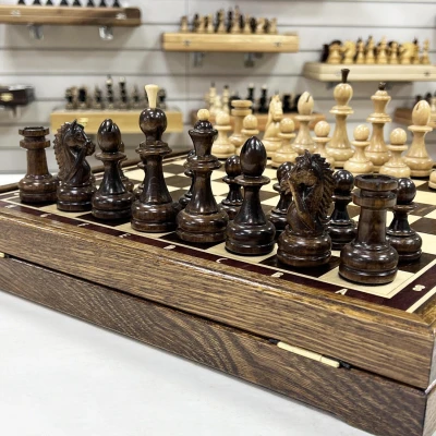 Шахматы подарочные в ларце из дуба с фигурами из граба