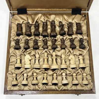Шахматы подарочные в ларце из дуба с фигурами из граба