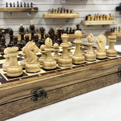 Шахматы подарочные в ларце из дуба с фигурами из граба