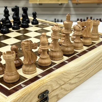 Шахматы в ларце из граба с фигурами из бука Индийский Стаунтон