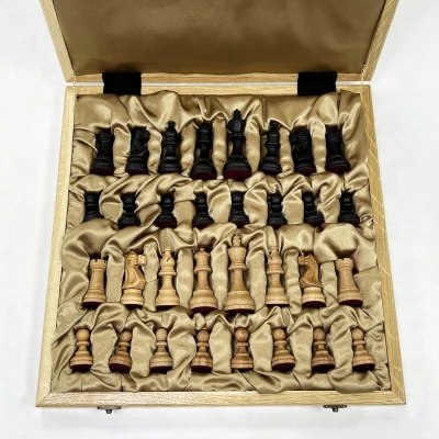 Шахматы в ларце из граба с фигурами из бука Индийский Стаунтон