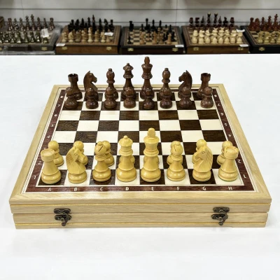 Шахматный ларец из дуба с фигурами Чемпион из самшита и палисандра