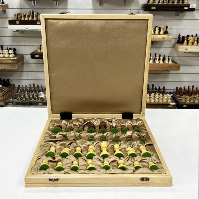 Шахматный ларец из дуба с фигурами Чемпион из самшита и палисандра