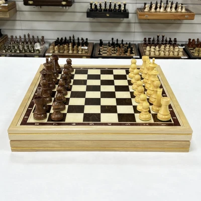 Шахматный ларец из дуба с фигурами Чемпион из самшита и палисандра