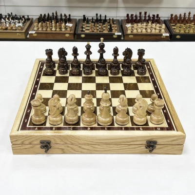 Шахматы в ларце из граба с фигурами Резной конь