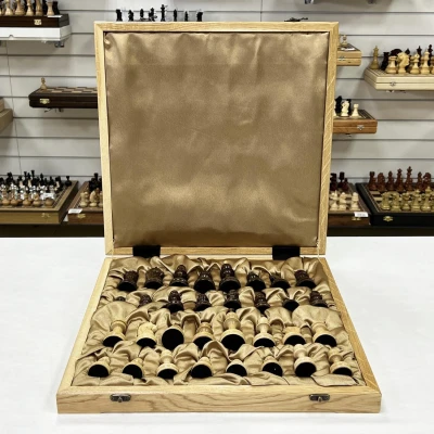 Шахматы в ларце из граба с фигурами Резной конь