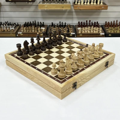 Шахматы в ларце из граба с фигурами Резной конь