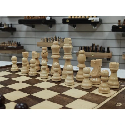 Шахматы подарочные в ларце из дуба с чехлом