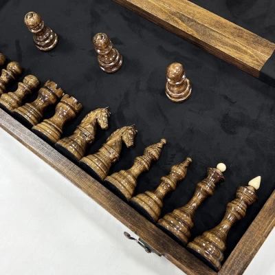 Шахматы деревянные из дуба Бастион глянцевые