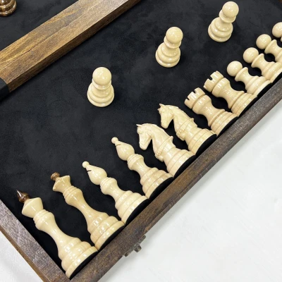Шахматы деревянные из дуба Бастион глянцевые