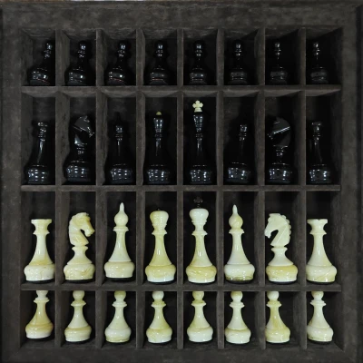 Эксклюзивный шахматный ларец №2 орех/янтарь м. Емельянова