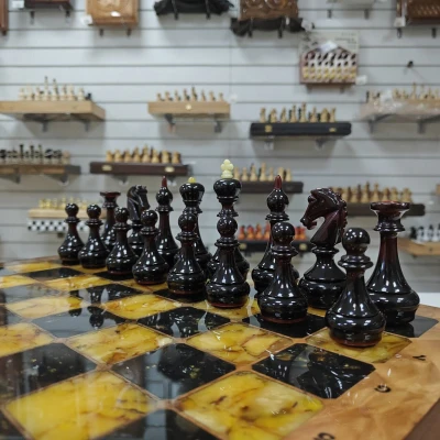 Эксклюзивный шахматный ларец №2 орех/янтарь м. Емельянова