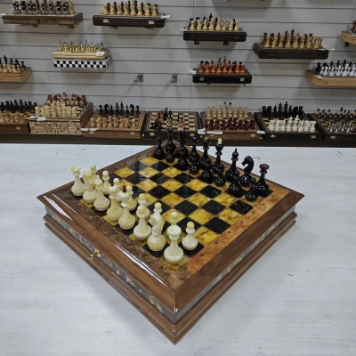 Эксклюзивный шахматный ларец №2 орех/янтарь м. Емельянова