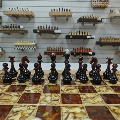 Шахматы подарочные эксклюзивные Флора карельская береза/янтарь малые , мастерская Емельянова