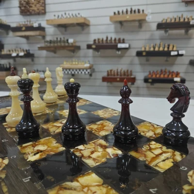 Шахматы эксклюзивные Готика мореный дуб/янтарь темные большие , Мастерская Емельянова