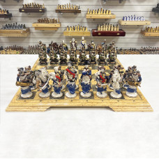 Шахматы подарочные фарфоровые Александр I против Наполеона на доске из карельской березы