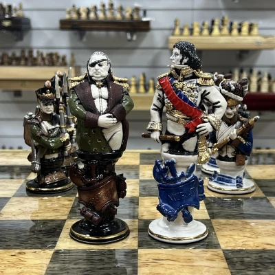 Шахматы подарочные фарфоровые Александр I против Наполеона на доске из карельской березы