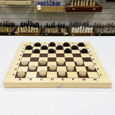 Шашки в деревянной доске с фишками из бука 43 см