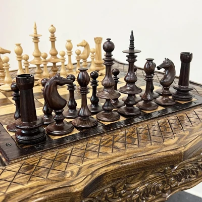 Стол резной из массива ясеня с фигурами Ренессанс из ясеня