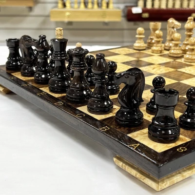 Шахматы эксклюзивные нескладные из дерева карельской березы и ореха 40 см
