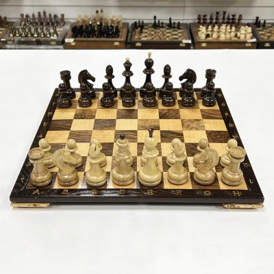 Шахматы эксклюзивные нескладные из ореха и клена Премиальные люкс