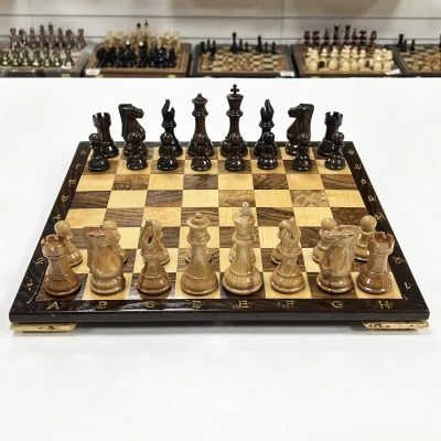 Шахматы эксклюзивные нескладные из дерева ореха и клена Суприм глянцевые