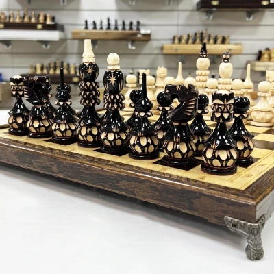 Шахматы подарочные нескладные дуб с резными фигурами из липы