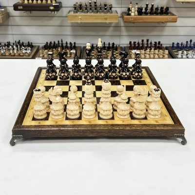 Шахматы подарочные нескладные дуб с резными фигурами из липы