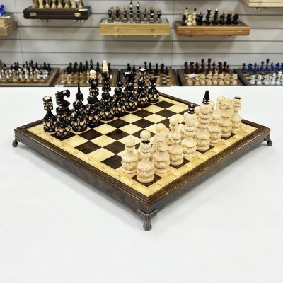 Шахматы подарочные нескладные дуб с резными фигурами из липы
