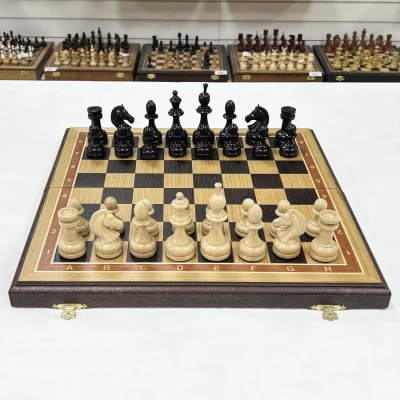 Шахматы из дуба и бука с премиальными, утяжеленными фигурами на доске 45 на 45 см