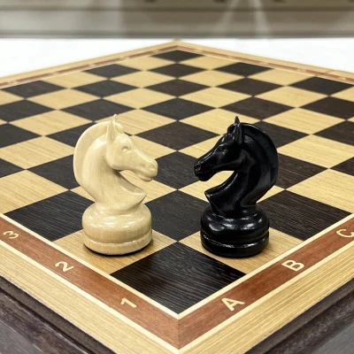 Шахматы из дуба и бука с премиальными, утяжеленными фигурами на доске 45 на 45 см