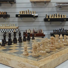 Шахматы эксклюзивные Стаунтон из карельской березы большие