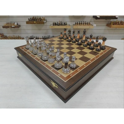 Шахматы деревянные в ларце подарочные из разных пород дерева