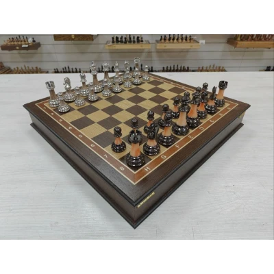 Шахматы деревянные в ларце подарочные из разных пород дерева