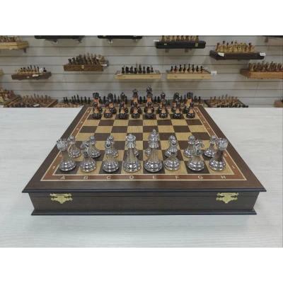 Шахматы деревянные в ларце подарочные из разных пород дерева