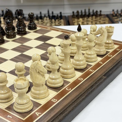 Шахматы резные Бастион орех