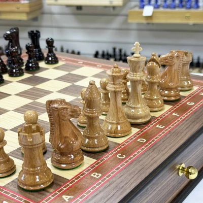 Шахматы подарочные в ларце с выдвижными ящиками орех Суприм лакированные